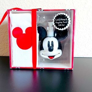 Disney Mickey Mouse Soap/lotion Pump and Fingertip Towel Gift Set